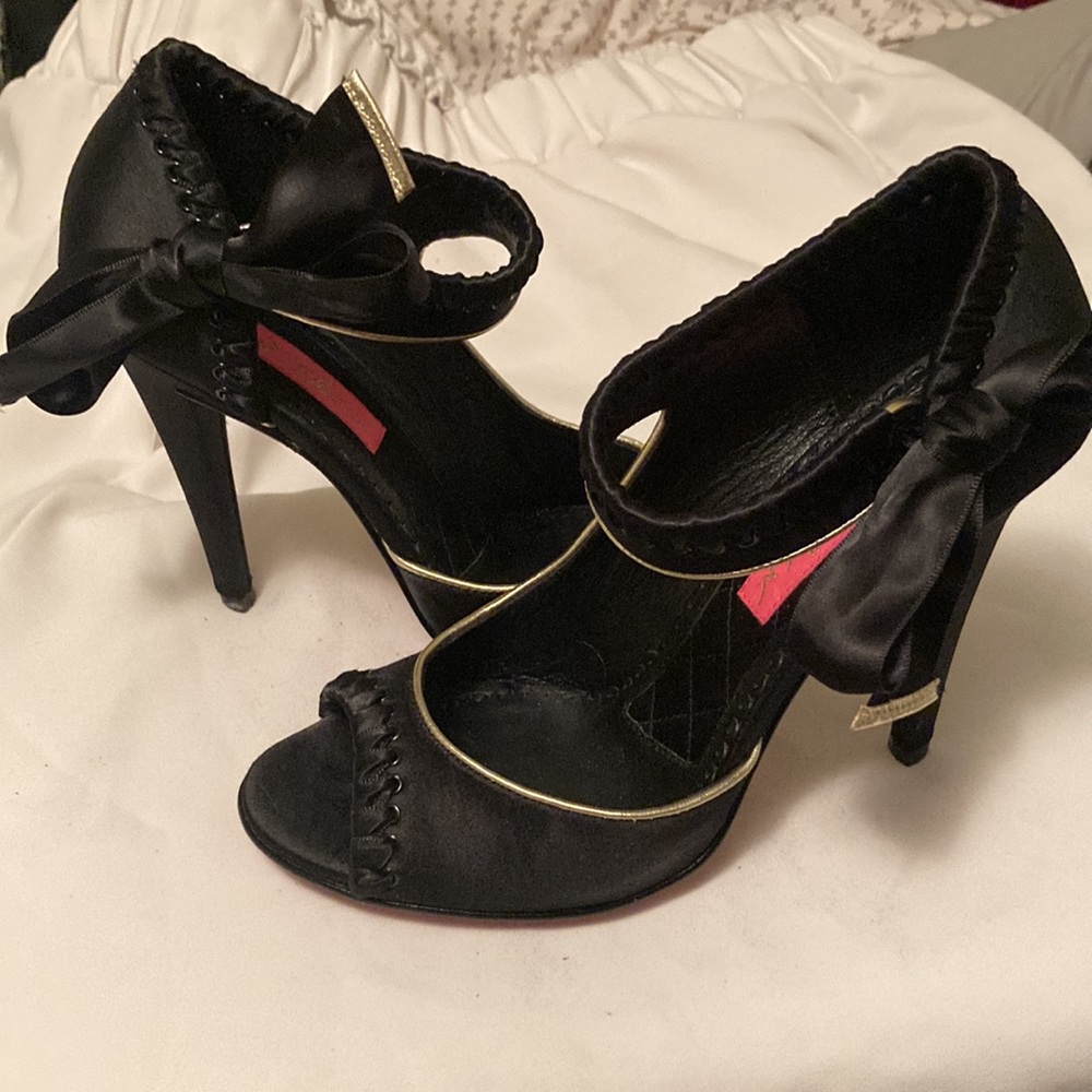 Betsey Johnson Women's Black Satin Platform Heels Stilettos Shoes Peep Toe - Picture 3 of 6